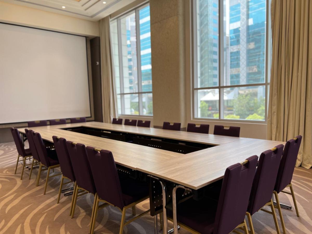 Khalidia Palace Hotel Dubai By Mourouj Gloria Exterior foto A meeting room at the hotel