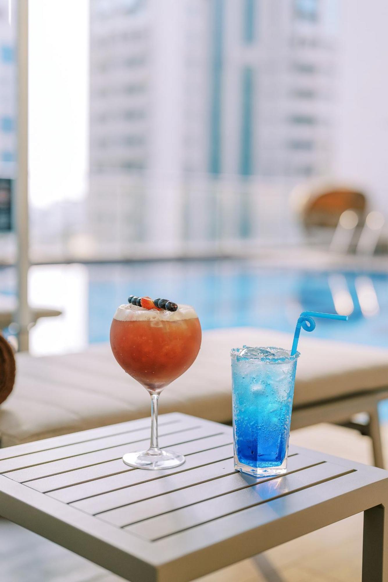 Khalidia Palace Hotel Dubai By Mourouj Gloria Exterior foto Poolside drinks