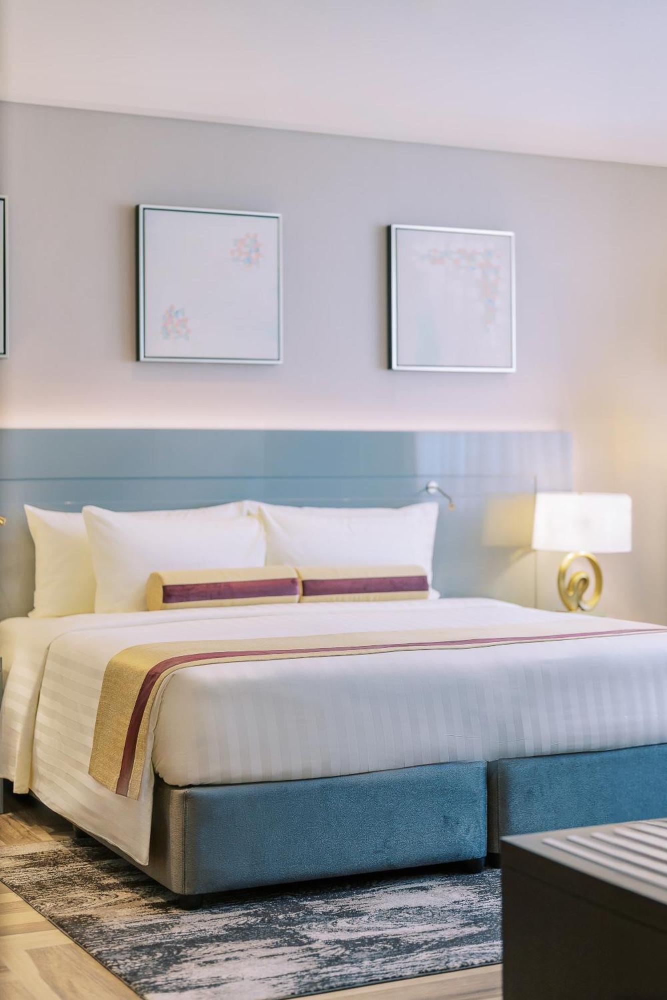 Khalidia Palace Hotel Dubai By Mourouj Gloria Exterior foto A bedroom at the hotel