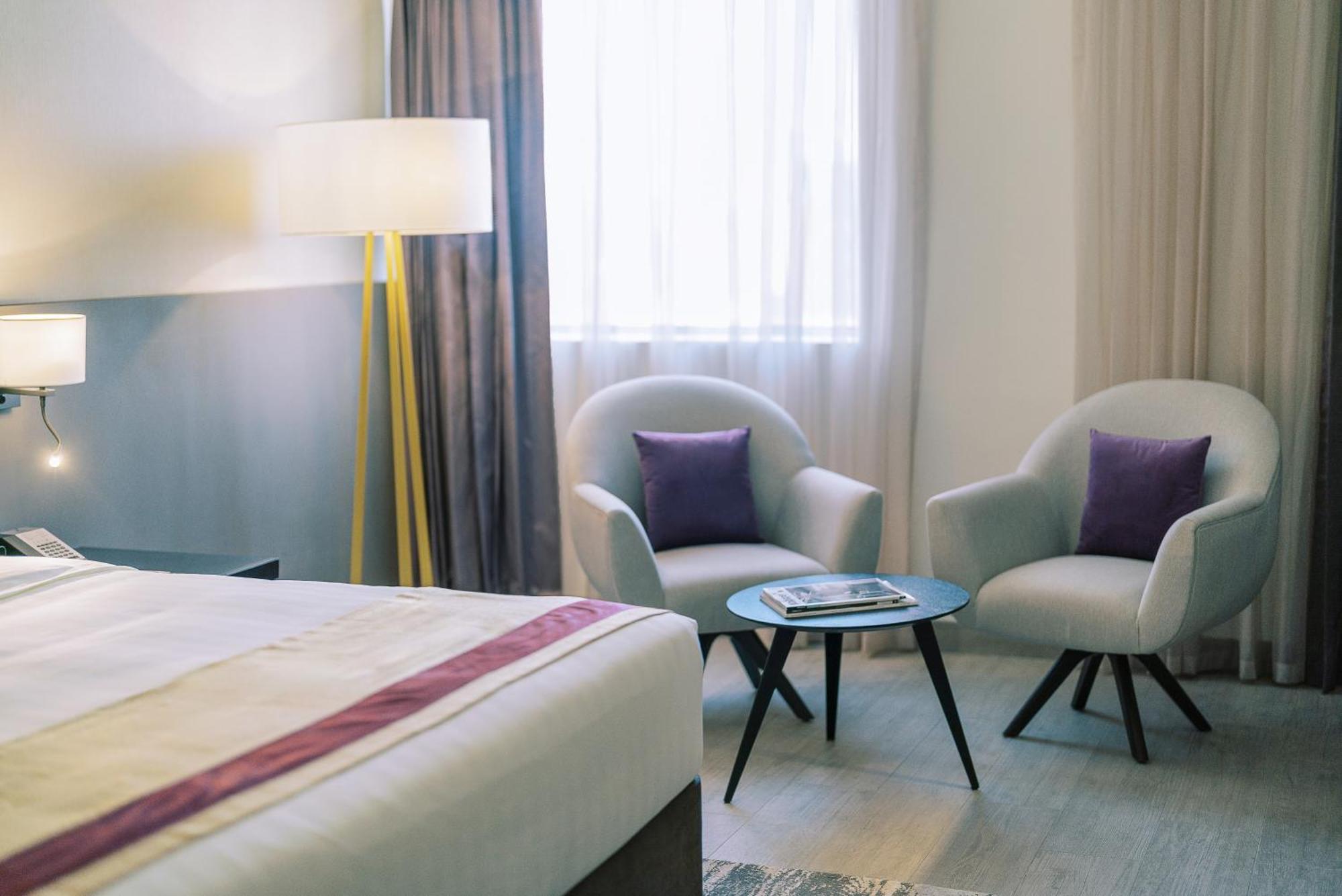 Khalidia Palace Hotel Dubai By Mourouj Gloria Exterior foto A room at the hotel