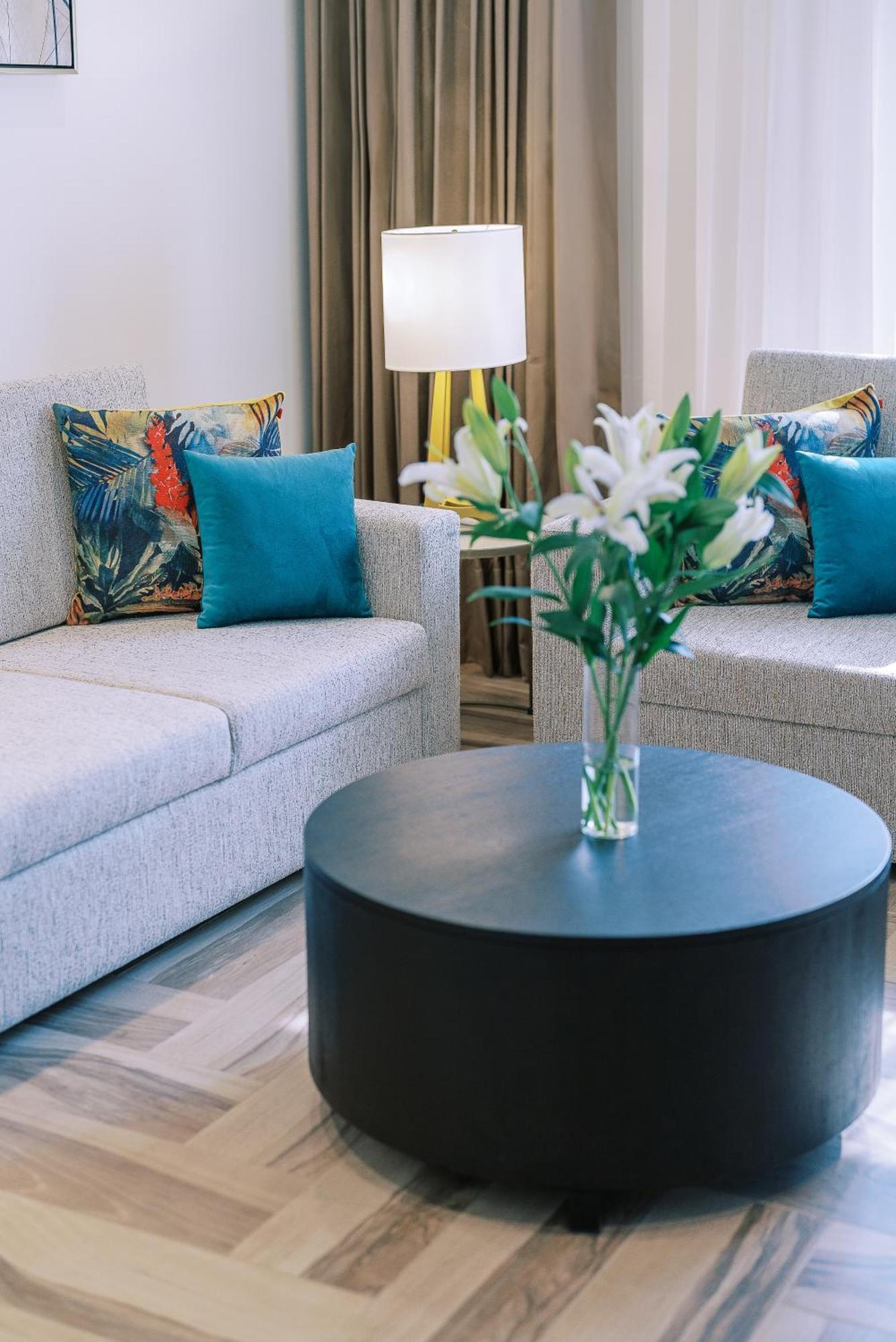 Khalidia Palace Hotel Dubai By Mourouj Gloria Exterior foto A coffee table