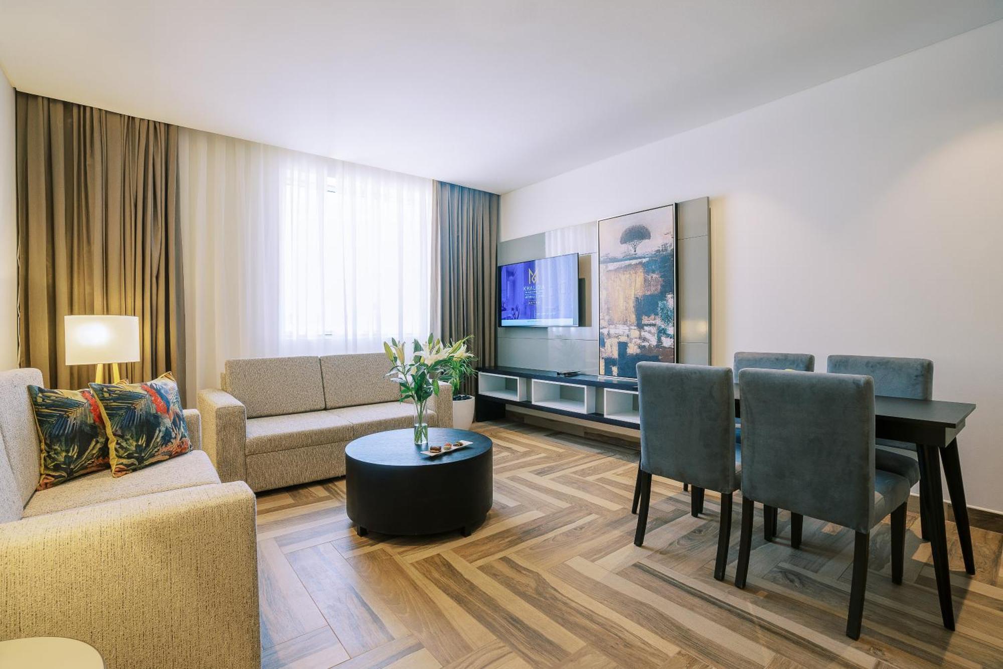 Khalidia Palace Hotel Dubai By Mourouj Gloria Exterior foto A living room at the hotel