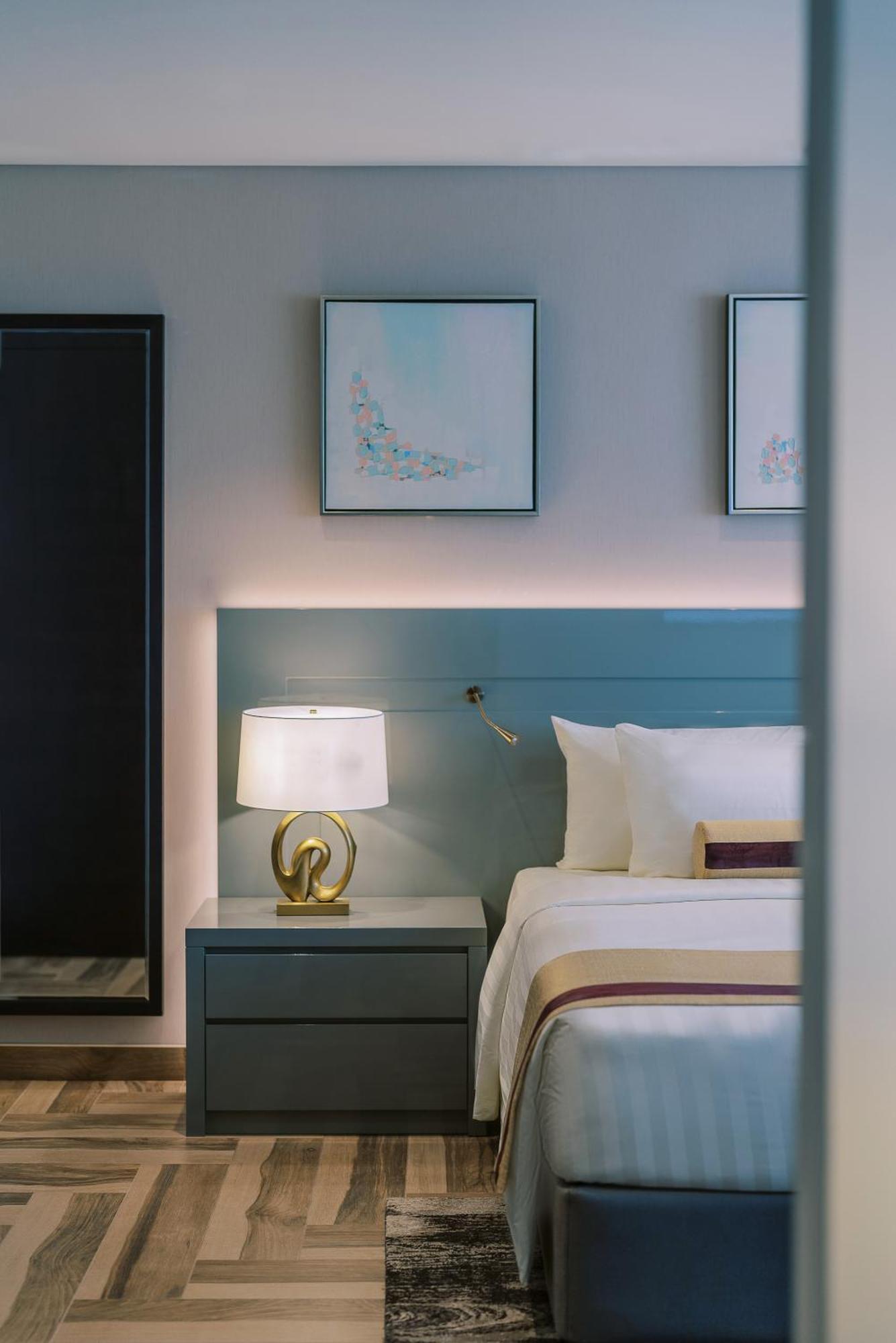 Khalidia Palace Hotel Dubai By Mourouj Gloria Exterior foto A bedroom at the hotel