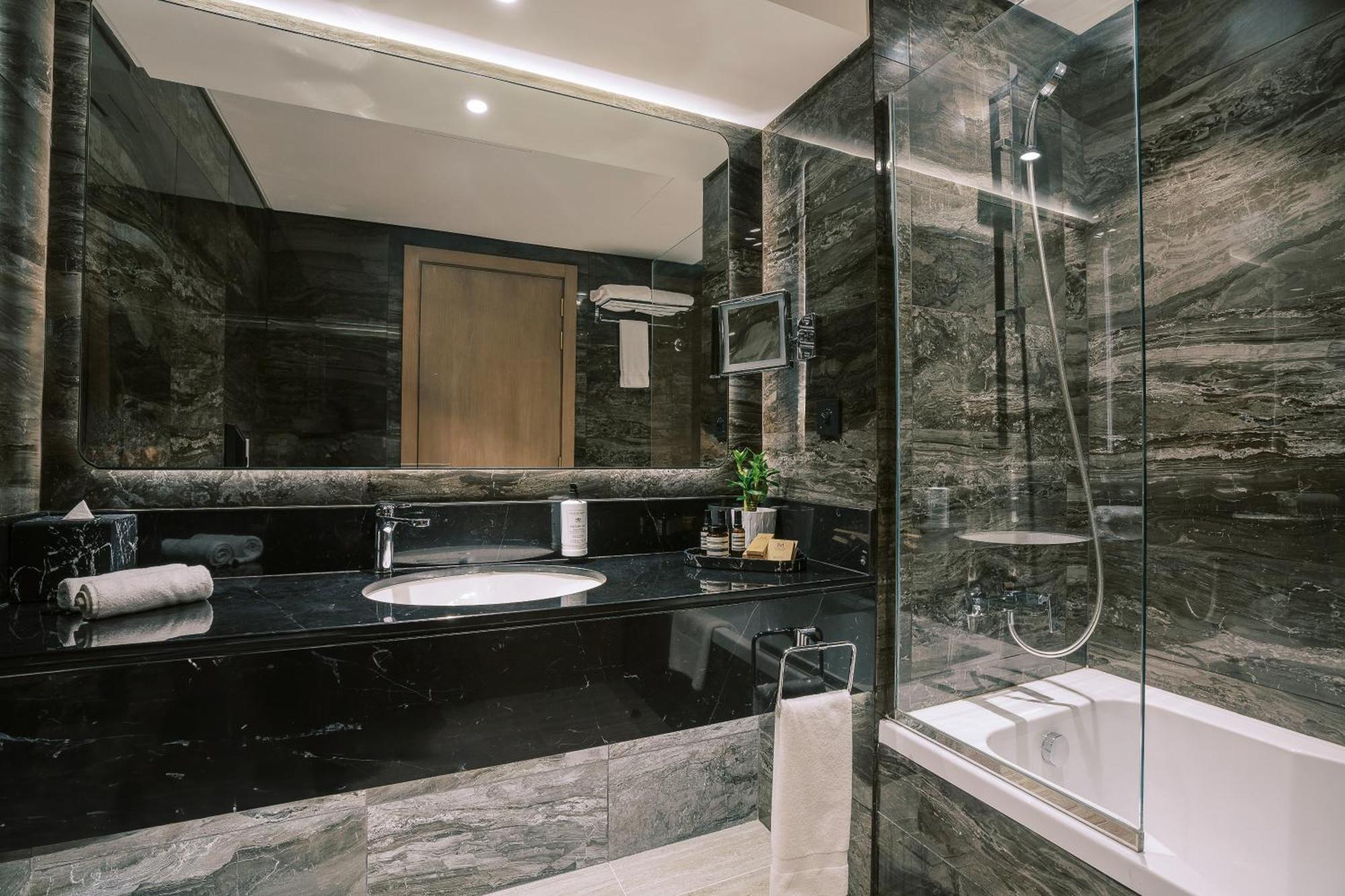 Khalidia Palace Hotel Dubai By Mourouj Gloria Exterior foto Bathroom