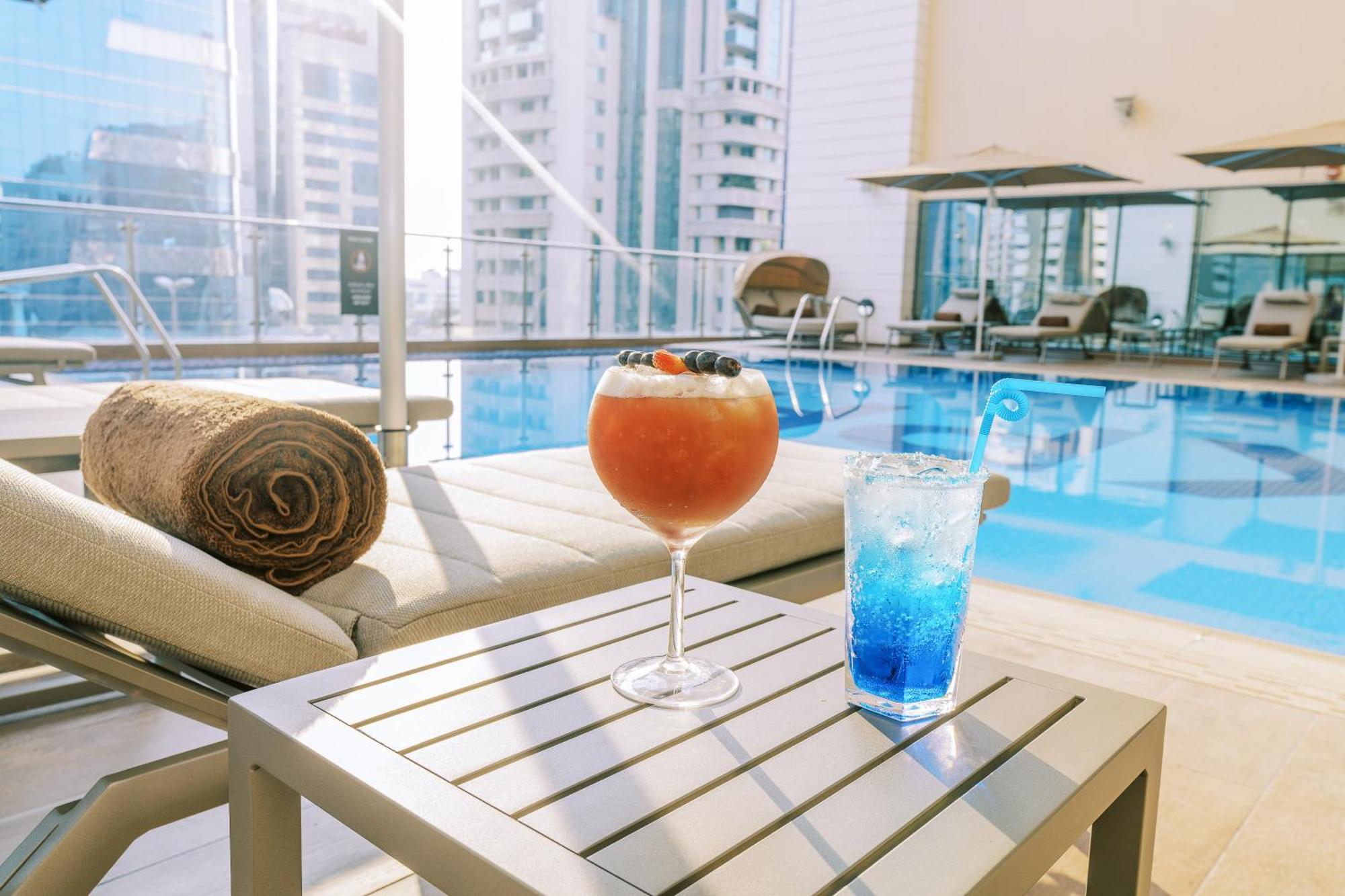 Khalidia Palace Hotel Dubai By Mourouj Gloria Exterior foto The pool at the hotel